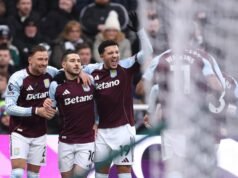 Aston Villa disfruta de una rara victoria en Newcastle para seguir buscando el título