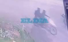 VIDEO.-Asalto millonario en La Plata: motochorros robaron más de $25 millones a un camionero