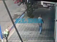 VIDEO. Les hicieron el “cuento del tío” a dos jubilados y los desvalijaron en pleno centro de La Plata