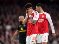 Patrick Vieira cuestiona la fortaleza mental del Arsenal tras la derrota del Manchester United