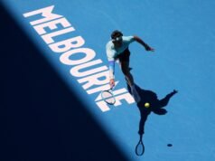 El calor extremo golpea el Abierto de Australia a medida que disminuye el número de espectadores