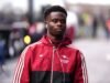 El lesionado Bukayo Saka fue reemplazado en la alineación del Arsenal minutos antes del inicio contra el Leeds