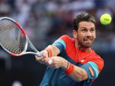 Cameron Norrie yield bajo el peso de un enemigo familiar cuando los británicos son eliminados del Abierto de Australia