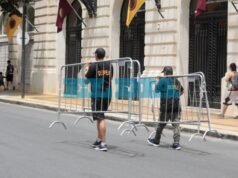Así avanza el armado para el inicio de la grabación de la serie de Netflix en pleno centro de La Plata