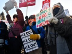 Juez estadounidense se niega a detener el aumento de inmigración en Minnesota en medio de protestas