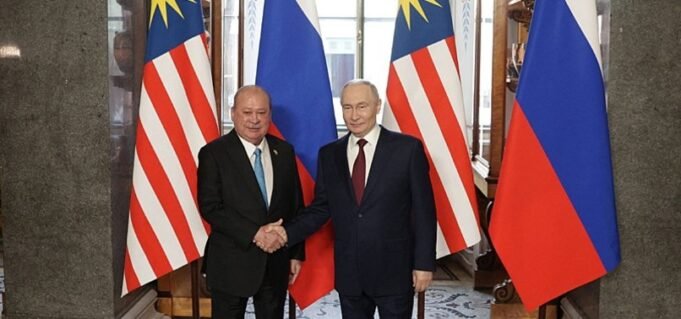 russias-putin-hosts-malaysian-king-sultan-ibrahim-in-st-petersburg-1769433390142.jpg