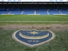 Portsmouth anuncia la muerte de un aficionado en el choque de West Brom mientras se rinden homenajes