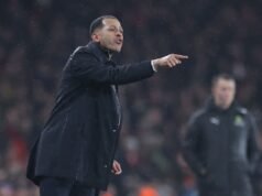 Decirle al rival que ‘haga uno’ y resultados: cómo Liam Rosenior se está ganando a los fanáticos del Chelsea