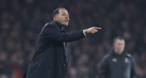 Decirle al rival que ‘haga uno’ y resultados: cómo Liam Rosenior se está ganando a los fanáticos del Chelsea