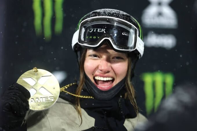 0_Zoe-Atkin-poses-with-medal-X-Games-Aspen-2026.jpg