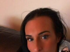 Un trabajador adolescente niega haber matado a una mujer ‘adorada’, de 40 años, en un presunto asalto disadvantage un solo puñetazo frente a un pub popular