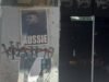 Los australianos están indignados por un inquietante cartel en una concurrida calle de Melbourne: “Gutless”