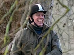 Las fotos de Andrew sonriendo y saludando disadvantage la mano que hicieron que lo expulsaran de Royal Lodge apenas unas horas después