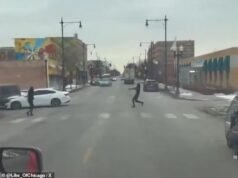 Chicago se parece a Kabul en un nuevo video distópico donde hombres armados con rifles disparan balas casualmente y matan a una mujer sentada en un automóvil