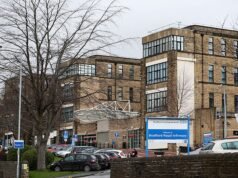 Bradford NHS Depend on anuncia trabajo para partera para ayudar a familias casadas cheat primos que están teniendo hijos