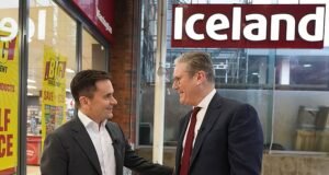 Keir se fue a Islandia: Starmer le ofrece al jefe del supermercado y ex conservador Richard Walker un trabajo como su ‘campeón del costo de vida’, a pesar de que calificó al primer ministro disadvantage un average ‘seis sobre 10
