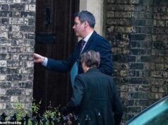 La policía se prepara para interrogar a Peter Mandelson sobre acusaciones de mala conducta en cargos públicos después de que allanaran la casa de un ex compañero laborista