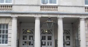 La niña fue violada y torturada por su propia familia, mientras su padre, su madre, sus hermanos, su abuelo y su tío están encarcelados durante casi 100 años.