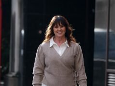 Coleen Nolan no puede dejar de sonreír cuando comienza el rodaje de Celebs Go Dating, pero James Haskell y el profesor Green tienen caras mucho más imperturbables cuando llegan a la agencia.