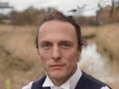 El ciclista que fue multado en Londres por andar “sin manos” celebra después de que CPS retirara los cargos en el último minuto