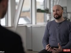 Un invitado al desayuno de la BBC rompe a llorar al contar cómo un padre anciano fue estafado con ₤ 300 mil después de que la medicación para el Parkinson lo volviera “hipersexual disadvantage poco control de los impulsos”.