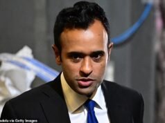 Vivek Ramaswamy se embolsó dinero en efectivo del notorio recreador nazi mientras su campaña en Ohio se derrumba