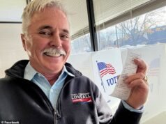 Un legislador matón de Oregón se hace la víctima después de que lo pillaron llamando a sus colegas mujeres “solteronas y strippers”