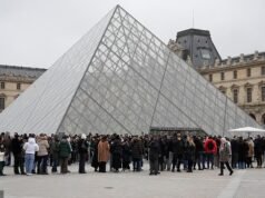 Nueve characters arrestadas en París después de que la policía francesa desmantelara el fraude de entradas falsas del Louvre por valiance de ₤ 8, 7 millones