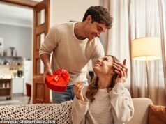 Los británicos declaran que el Día de San Valentín es un fracaso, y más de un tercio se lamenta de los regalos decepcionantes y las comidas caseras no comestibles.