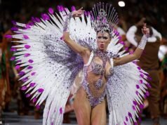 ¡ Comienza la juerga carioca! Fiesteros escasamente vestidos y cubiertos de brillantina desfilan por las calles de ciudades brasileñas para el event anual