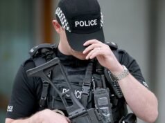 Los matones que porten cuchillos deberían recibir un disparo, dice el líder de la policía