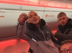 ¿ Qué inició una pelea masiva en el vuelo de Turquía a Manchester? Momentos antes de que estallara una grandmother pelea que dejó ‘sangre y dientes en el suelo’, son capturados por la cámara