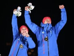 El comentarista de la BBC se vio obligado a disculparse después de que un error garrafal hizo que los espectadores se perdieran una parte clave de la carrera por la medalla de oro de Matt Weston en los Juegos Olímpicos de Invierno cuando ataca a su productor en vivo: “¿A qué están jugando?”