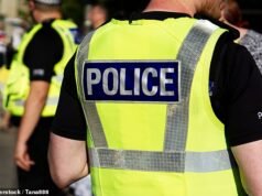 Un hombre muere y otro lucha por su vida tras un apuñalamiento en Londres: Detienen a cuatro mujeres y dos hombres