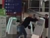 Moment Brit, de 35 años, hace alboroto en el aeropuerto de Hong Kong usando un poste de metal para destrozar los mostradores de facturación antes de ser arrestado por posesión de Viagra.