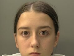 Una mujer de 19 años utiliza un Fiat 500 personalizado para atropellar a un adolescente mientras jugaba rugby con amigos en el aparcamiento de una estación de tren.