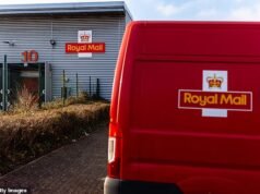 Royal Mail culpa a las tormentas y a las enfermedades del individual por los retrasos en las entregas, ya que los correos revelan que las cartas permanecen wrong entregar ‘durante semanas’ con los paquetes priorizados