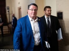 Furia de la derecha cuando un republicano de Florida redobló su apuesta por una publicación que afirmaba que los musulmanes son inferiores a los perros