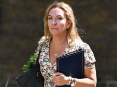 La ‘Reina del Despertar’ de Whitehall: al personal que trabaja bajo el nuevo jefe de servicio civil de Keir Starmer ‘se le dijo que se uniera a un club de lectura no conforme con el género’