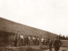 Segundos de la ejecución a manos de los guardias de Hitler: imágenes nunca antes vistas ‘muestran los momentos finales de cientos de prisioneros griegos antes de ser fusilados en la atrocidad nazi’