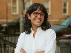 Candidata socialista al Congreso cuyo educational program es tan ligero que promociona firmar una CARTA como uno de sus logros.