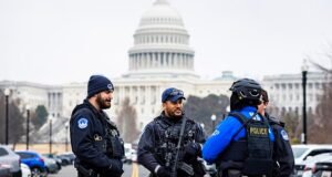 Hombre armado, de 18 años, con escopeta cargada arrestado después de correr hacia el Capitolio de EE. UU … la policía revela nuevos detalles escalofriantes