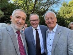 Una camiseta descarada DEMUESTRA que Anthony Albanese y Tony Burke tienen vínculos cheat el médico australiano Jamal Rifi, que está ayudando a las novias de ISIS a regresar de Siria.