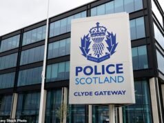 Trabajadora de la policía india que afirmó que sus colegas eran “miembros del KKK” y que tener turnos flexibles era un “privilegio blanco” pierde el caso de discriminación racial