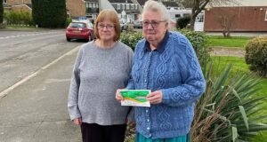 Una anciana multada con ₤ 300 por un consejo ‘despiadado’ después de dejar una bolsa de donaciones benéficas afuera de su casa