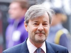 El nieto del tío abuelo de King, Lord Mountbatten, recibe permiso para construir 920 casas en el campo junto a la finca de la familia en Hampshire a pesar de la indignación de los vecinos.