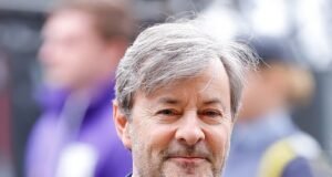 El nieto del tío abuelo de King, Lord Mountbatten, recibe permiso para construir 920 casas en el campo junto a la finca de la familia en Hampshire a pesar de la indignación de los vecinos.