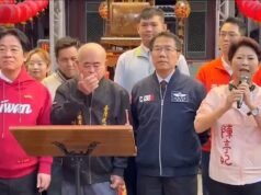 Momento repugnante: un anciano vomita sobre el presidente de Taiwán frente a una multitud durante un discurso