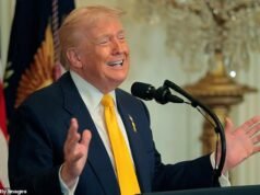 Se insta a Starmer a “ser un héroe”, no un cero, y descartar el acuerdo de “rendición” de Chagos después de que Trump advirtiera que la entrega es un “gran error” en el último cambio de sentido.