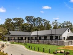 Por qué los australianos están furiosos con este pub rural recién construido que ofrece membresías de $299